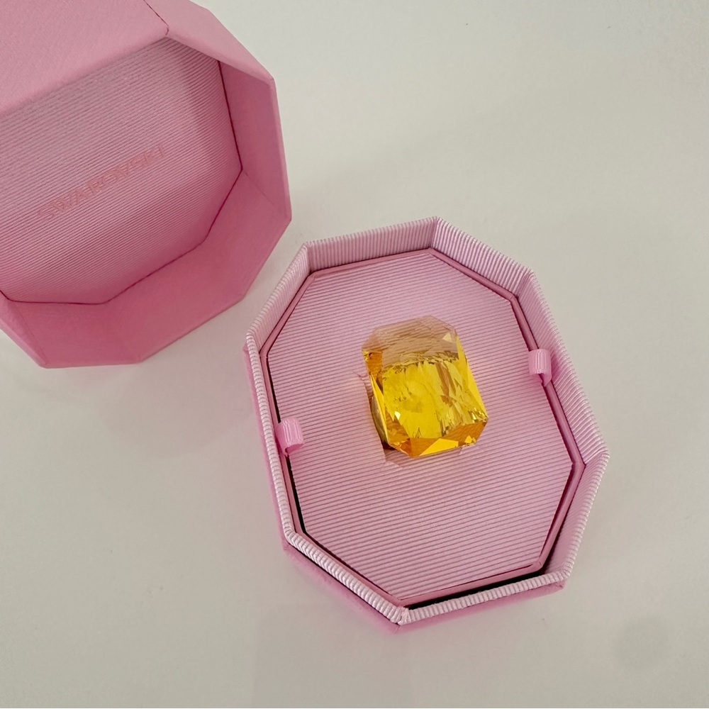 Atelier Swarovski Lucent cocktail ring
Octagon cut, Yellow - Picture 14 of 14